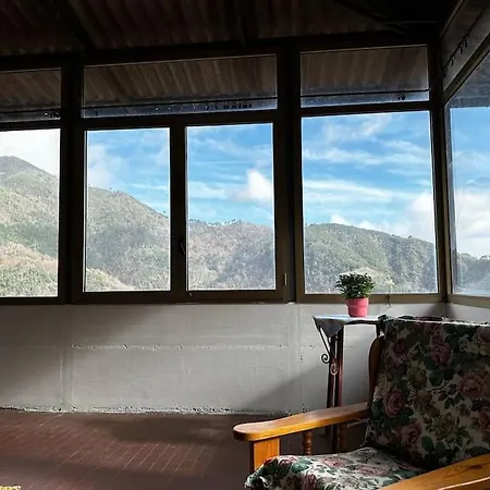 Tra Le Alpi Apuane E Il Mare *