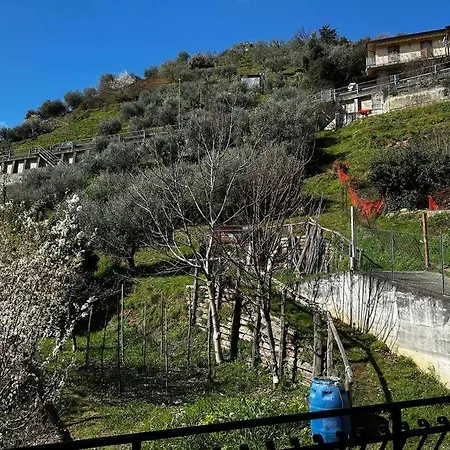 Tra Le Alpi Apuane E Il Mare Montignoso